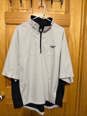 Zero Restriction Shark Tooth Light Gray and Black Half-Zip Windbreaker XL Jacket